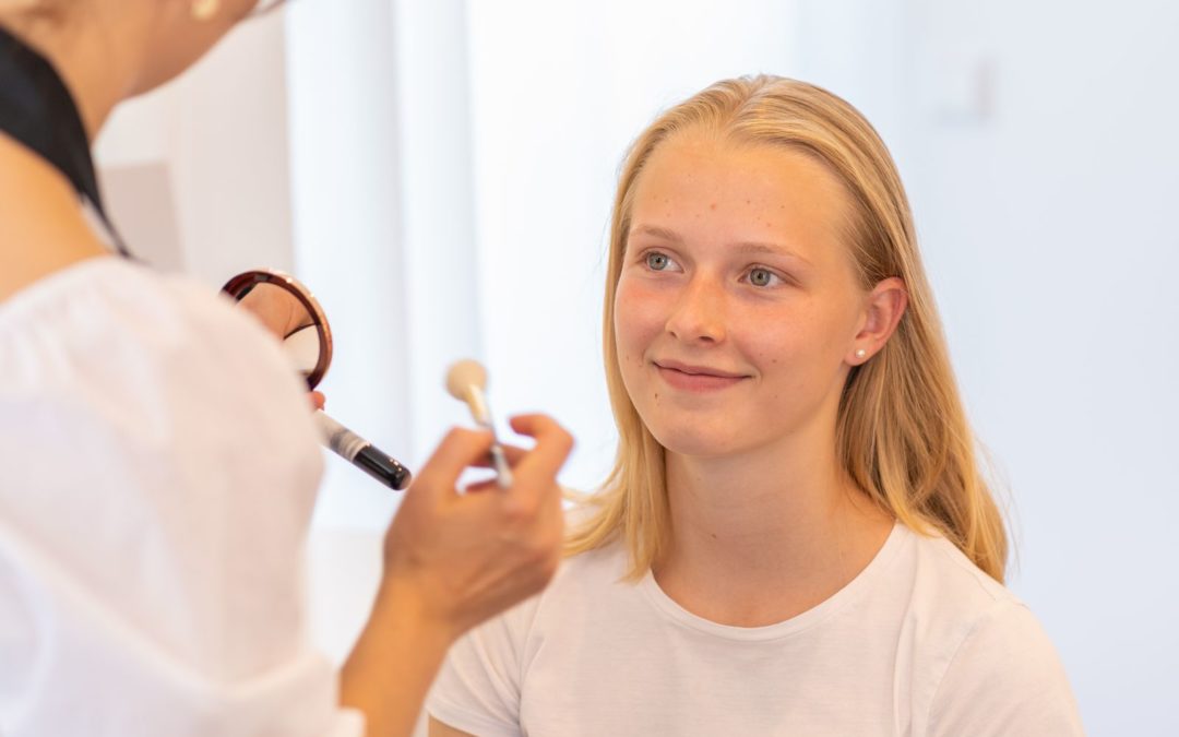 Gesichtsbehandlung als Geschenk für Töchter im Teenager-Alter
